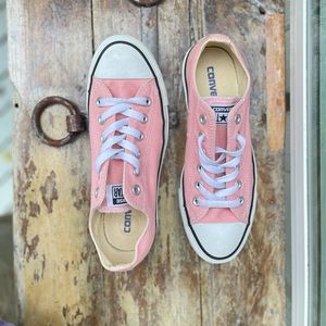 Bubblegum pink converse